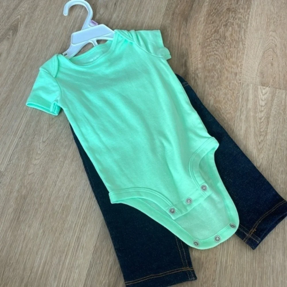 Carters Set - Picture 1 of 2